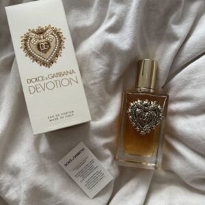PERFUMES .